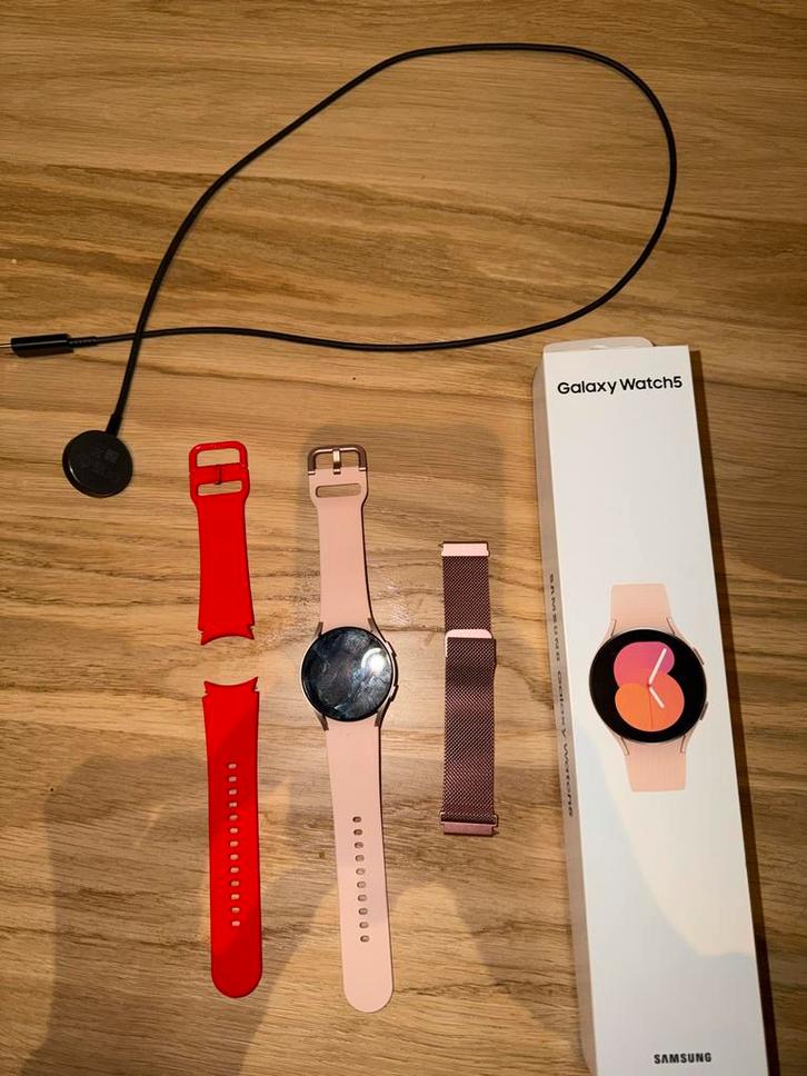 Samsung Galaxy Watch 5 - Roze Goud, Sieraden, Tassen en Uiterlijk, Smartwatches, Zo goed als nieuw, Android, Roze, Afstand, Waterdicht
