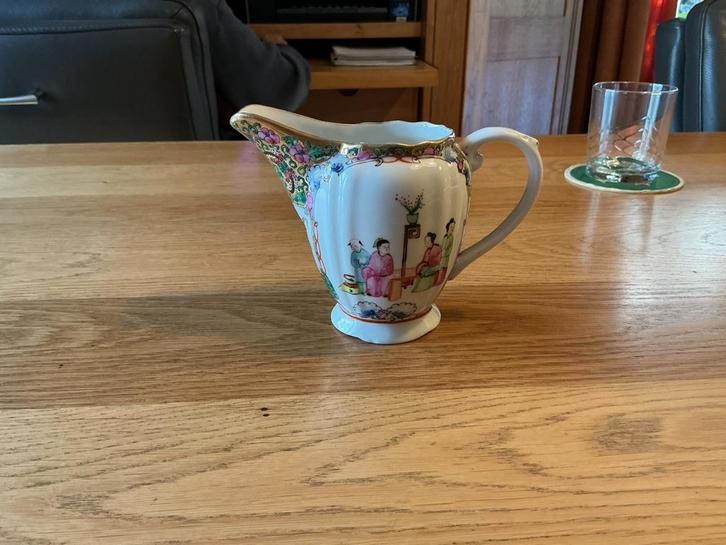 Antiek chinees melkkannetje famille rose, Antiek en Kunst, Antiek | Servies los, Ophalen of Verzenden