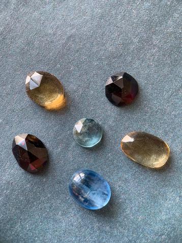 Edelstenen mix granaat kyaniet citrien cabochons beschikbaar voor biedingen