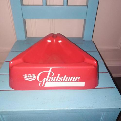 Rode Gladstone asbak van kunststof gebruikt, Verzamelen, Rookartikelen, Aanstekers en Luciferdoosjes, Gebruikt, Asbak, Verzenden