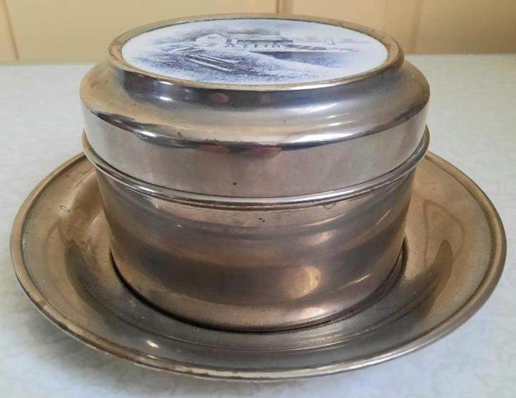 Ronden nikkel koektrommel op onderschotel, Huis en Inrichting, Woonaccessoires | Overige, Gebruikt, Ophalen of Verzenden