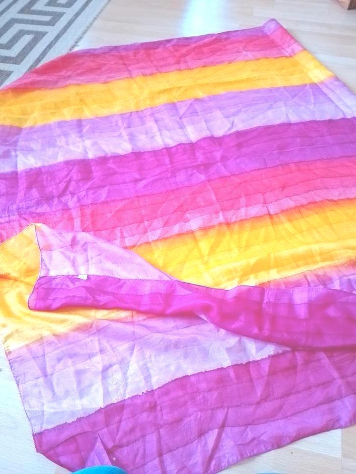 Zijden Shawl sjaal- Kleurrijk motief,100%  zijde., Kleding | Dames, Mutsen, Sjaals en Handschoenen, Zo goed als nieuw, Sjaal, Maat 46/48 (XL) of groter