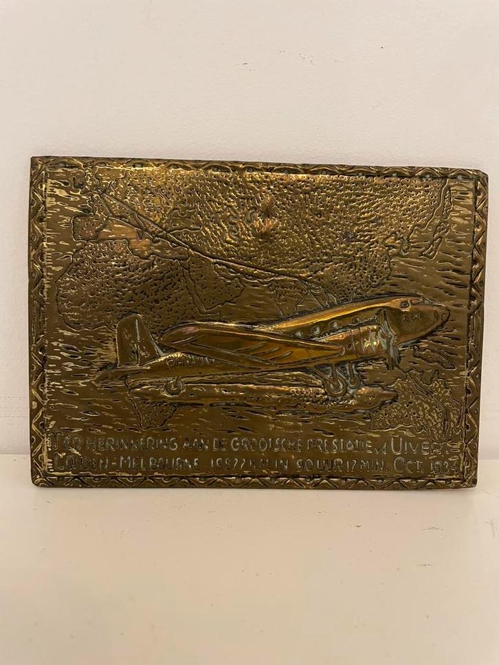 Messing gedenkplaat | KLM-vliegtuig de Uiver | 1900-1950, Verzamelen, Luchtvaart en Vliegtuigspotten, Gebruikt, Schaalmodel, Ophalen of Verzenden