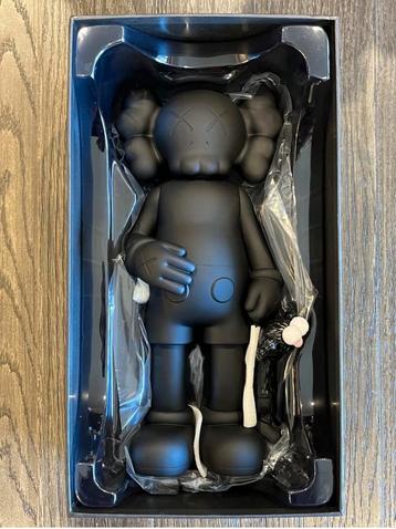 KAWS SHARE Companion Black (2020) beschikbaar voor biedingen
