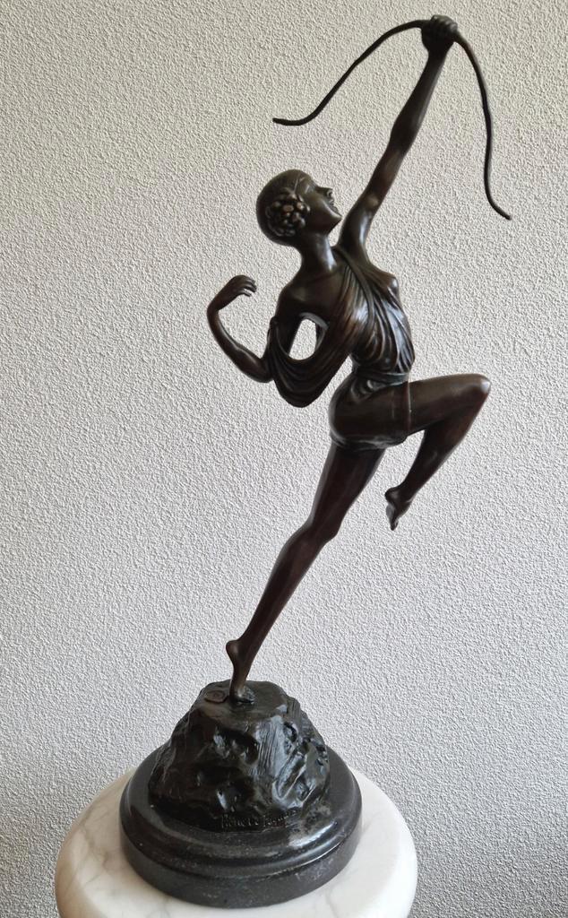 Bronzen Art Deco sculptuur Diana, Pierre Le Faguays., Antiek en Kunst, Kunst | Beelden en Houtsnijwerken, Ophalen of Verzenden