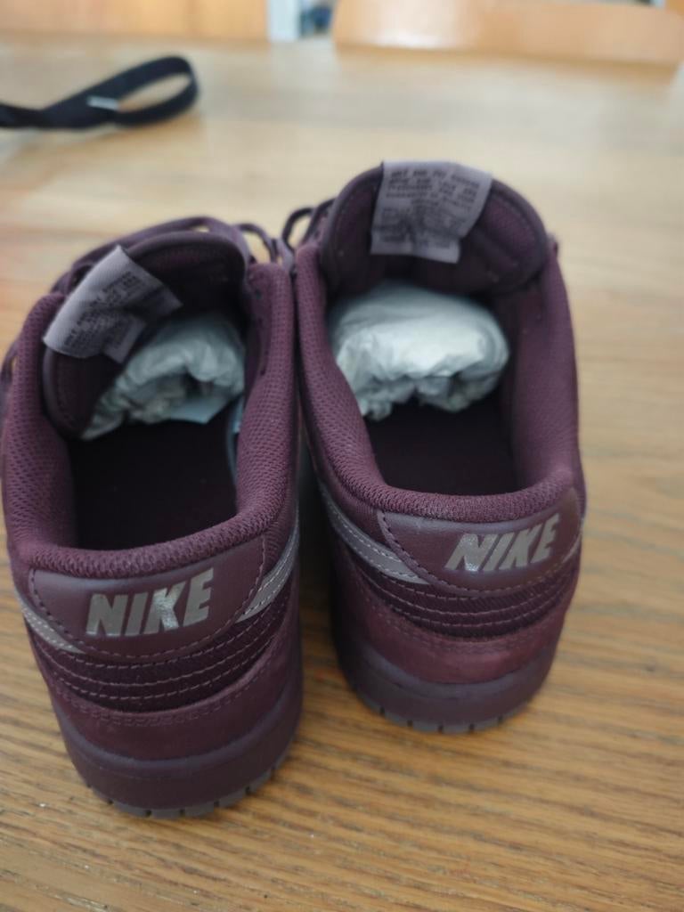 Nike dunk 43 speciaal model, Kleding | Heren, Schoenen, Ophalen of Verzenden, Nieuw, Overige kleuren