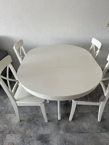 Ikea eettafel met 4 stoelen