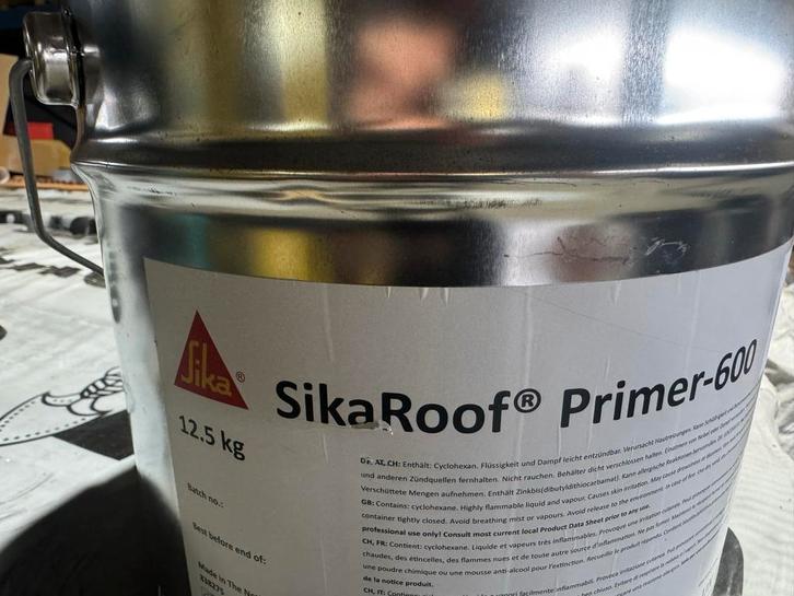 SikaRoof Primer-600 Nieuw - 12,5kg Dakprimer, Doe-het-zelf en Verbouw, Dakpannen en Dakbedekking, Nieuw, Overige materialen, Zwart