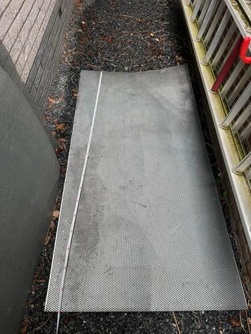 Geperforeerde plaat 3 stuks 2000x1000x1 beschikbaar voor biedingen