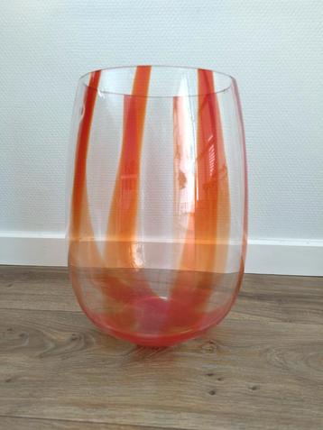 Vaas glas oranje strepen beschikbaar voor biedingen
