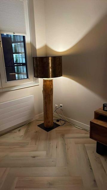 Massieve boomstamlamp + Hue lamp beschikbaar voor biedingen