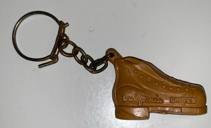 California soep sleutelhanger bergschoen bruin, Verzamelen, Sleutelhangers, Zo goed als nieuw, Ophalen of Verzenden