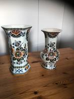 Twee Delfts Blauwe Vazen met Bloemmotieven, Ophalen of Verzenden