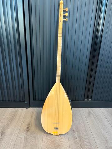 Baglama Saz met Equalizer beschikbaar voor biedingen