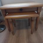 Twee houten bijzettafeltjes, Gebruikt, 55 tot 75 cm, Landelijk, Rechthoekig