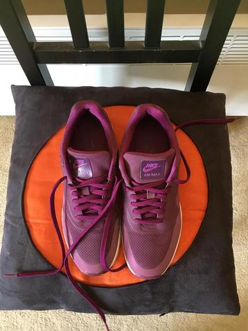 Nike schoenen, mooi paarse kleur, mt. 41