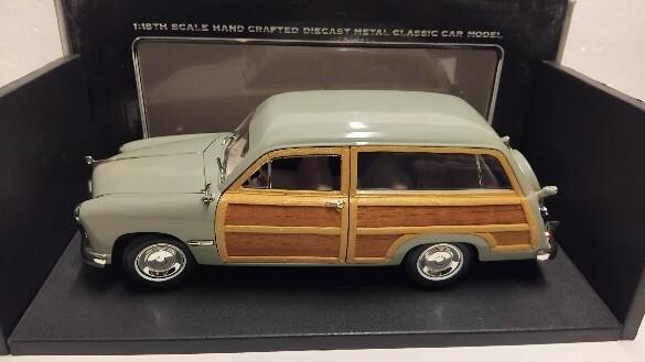 Ford Woody Wagon 1949 lichtgroen Motor City Classic 1:18 KRD, Hobby en Vrije tijd, Modelauto's | 1:18, Zo goed als nieuw, Auto