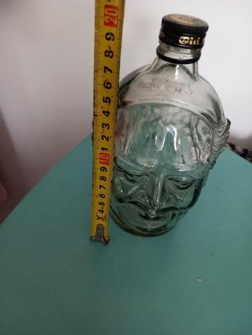 Old monk fles beschikbaar voor biedingen