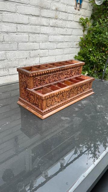 Handgesneden houten bureau organizer uit Indonesië beschikbaar voor biedingen
