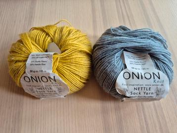 Twee bolletjes Onion garen beschikbaar voor biedingen