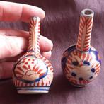 JAPAN: Twee Kleine Imari Vaasjes, Verzenden