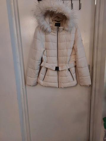 Elegant damesjas – wit/beige (botkleur), maat 44 beschikbaar voor biedingen