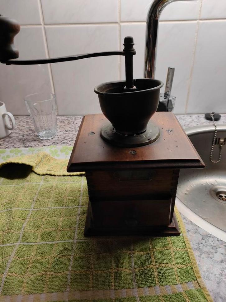 Oude koffie molen., Antiek en Kunst, Antiek | Keukenbenodigdheden, Ophalen of Verzenden