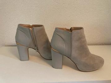 Grijze Dames Laarsjes Maat 39 - Nieuwstaat! beschikbaar voor biedingen