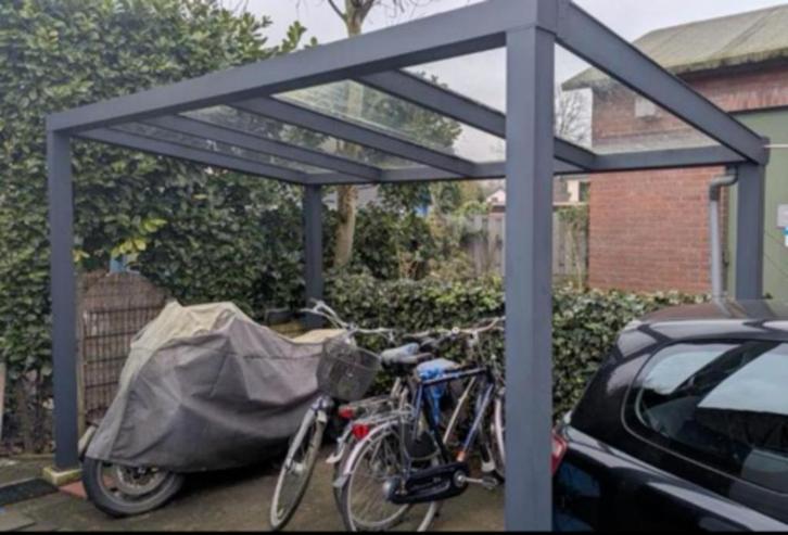 Vrijstaande aluminium overkapping met glazen dak en afvoer, Tuin en Terras, Overkappingen, Zo goed als nieuw, Overige typen, Ophalen