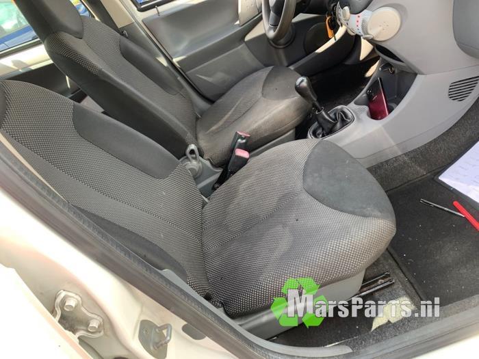 Veiligheidsgordel rechts-voor van een Toyota Aygo, Auto-onderdelen, Interieur en Bekleding, Toyota, Gebruikt, 3 maanden garantie