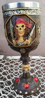 Pirate skull wijnglas. Resin/aluminium. 17 cm., Verzamelen, Overige Verzamelen, Zo goed als nieuw, Ophalen