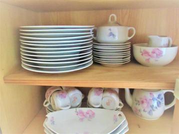 retro ontbijtservies beschikbaar voor biedingen