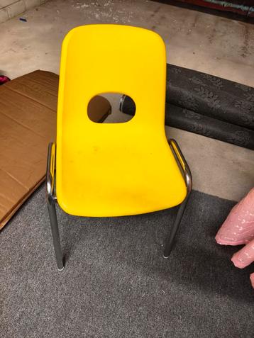 Gele Kinderstoel beschikbaar voor biedingen
