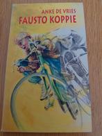 Fausto Koppie - Anke de Vries, Boeken, Ophalen of Verzenden, Gelezen, Anke de Vries, Fictie algemeen