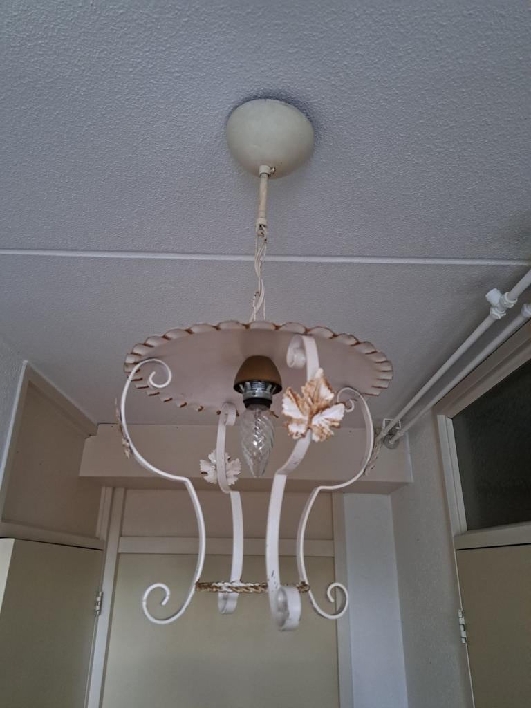 Vintage metalen witte hanglamp met bloemmotief brocant, Gebruikt, Vintage, Ophalen of Verzenden, Metaal