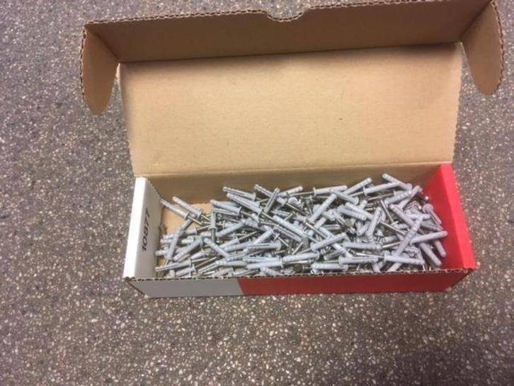 284. Pluggen Slagpluggen nagelpluggen o.a. Fischer Selbo, Doe-het-zelf en Verbouw, IJzerwaren en Bevestigingsmiddelen, Nieuw, Pluggen