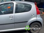 Portier 4Deurs links-achter van een Peugeot 107 (KTB), Auto-onderdelen, Gebruikt, Deur, Ophalen of Verzenden, Peugeot