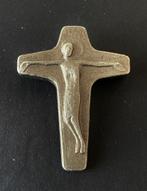 Kruis broche, Verzenden