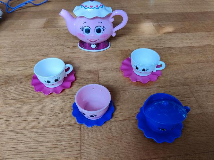 Theeservies Speelgoed met geluid., Kinderen en Baby's, Speelgoed | Babyspeelgoed, Gebruikt, Overige typen, Ophalen of Verzenden