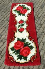 Origineel vintage smyrna loper tafelkleed rode roos 125x35, Huis en Inrichting, Stoffering | Tapijten en Kleden, Minder dan 50 cm