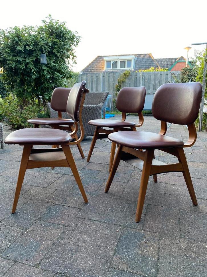 Vintage eetkamerstoelen, Huis en Inrichting, Stoelen, Gebruikt, Vier, Hout, Kunststof, Rood, Ophalen