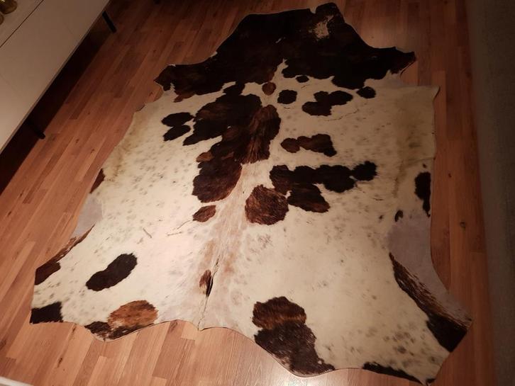 Koeienhuid vloerkleed, Huis en Inrichting, Stoffering | Tapijten en Kleden, Gebruikt, 150 tot 200 cm, 200 cm of meer, Ophalen