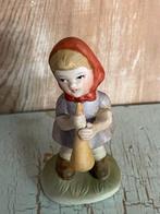 Vintage beeldje porselein. Meisje met rood kapje / roodkapje, Ophalen, Zo goed als nieuw, Mens