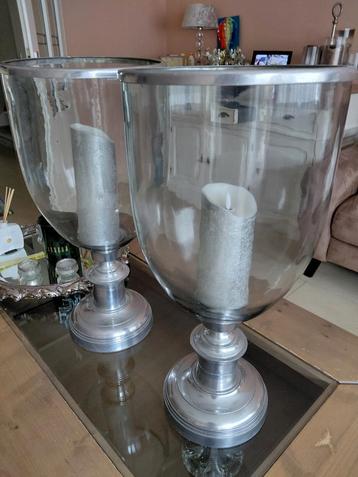 Grote Zilvere Kaarsenstanders met Kaarsene en glas beschikbaar voor biedingen