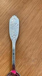 Lepeltje 1958-1980 kon. Juliana en koningin Beatrix, Ophalen of Verzenden, Zo goed als nieuw, Speld(je) of Lepel(tje)