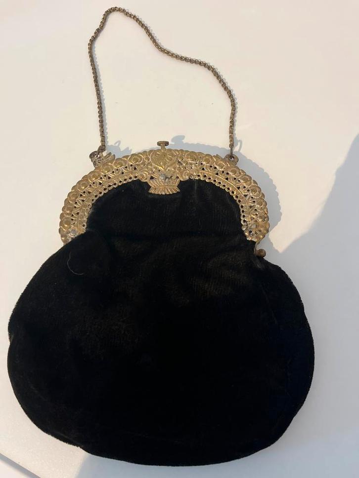 Antiek Zwart Tasje met Metalen Details, Sieraden, Tassen en Uiterlijk, Tassen | Damestassen, Gebruikt, Avondtasje, Zwart, Ophalen of Verzenden