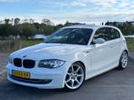 BMW 1-Serie 1.6 I 116 2009 Wit, Auto's, 1-Serie, 65 €/maand, 4 cilinders, 4 stoelen
