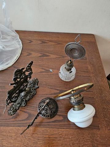 Antieke lamp (kapot) voor de liefhebber beschikbaar voor biedingen