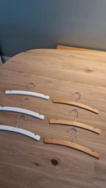 Kledinghangers kinderkleding  beschikbaar voor biedingen