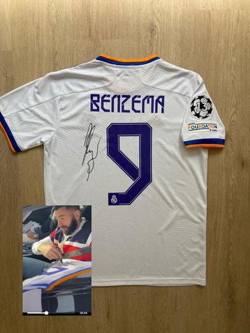 Gesigneerd shirt Benzema met videobewijs beschikbaar voor biedingen